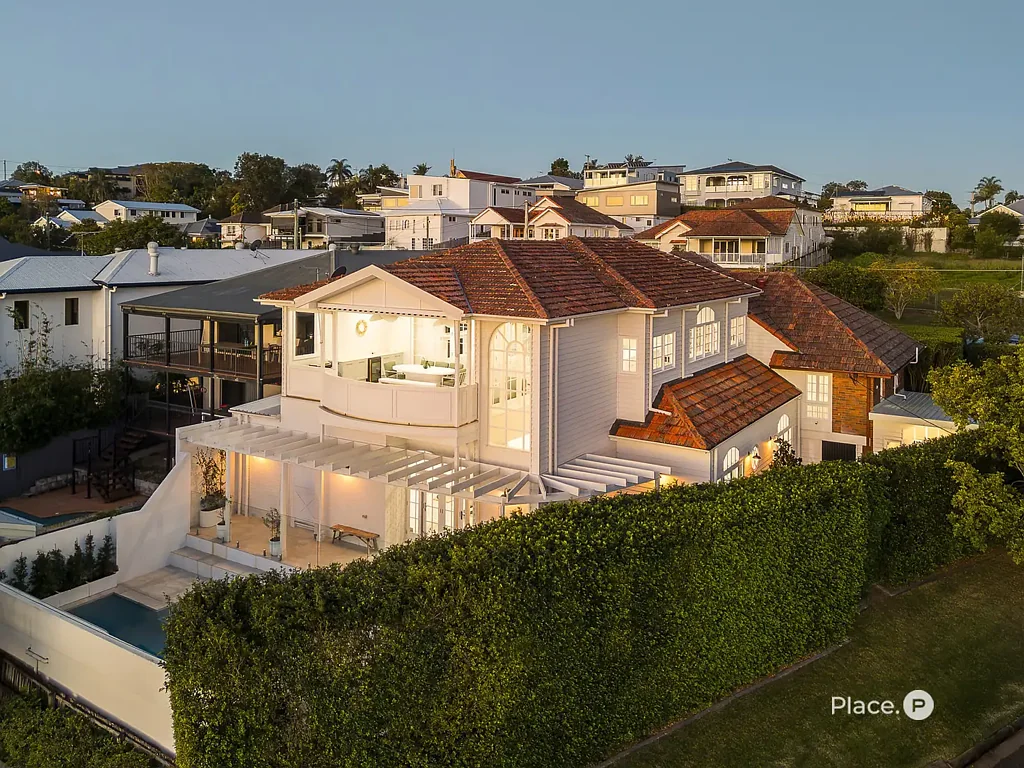 Camp Hill 5कमरा Timeless Character, Contemporary Design and Sweeping City Views