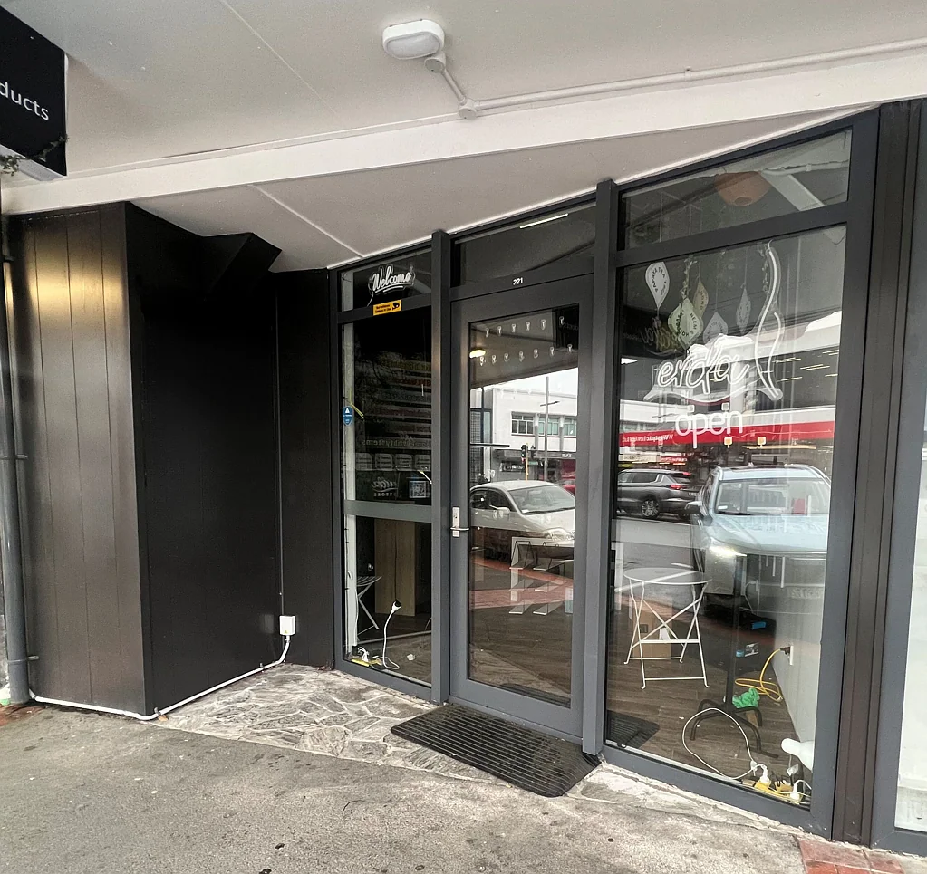 Lower Hutt  FOR SALE OR LEASE - Retail showroom or Offices