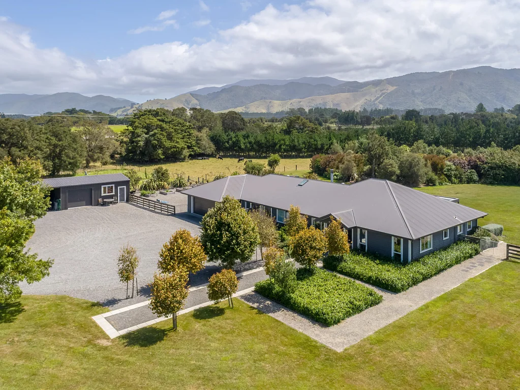 Featherston 5房  Expansive living, exceptional outlook