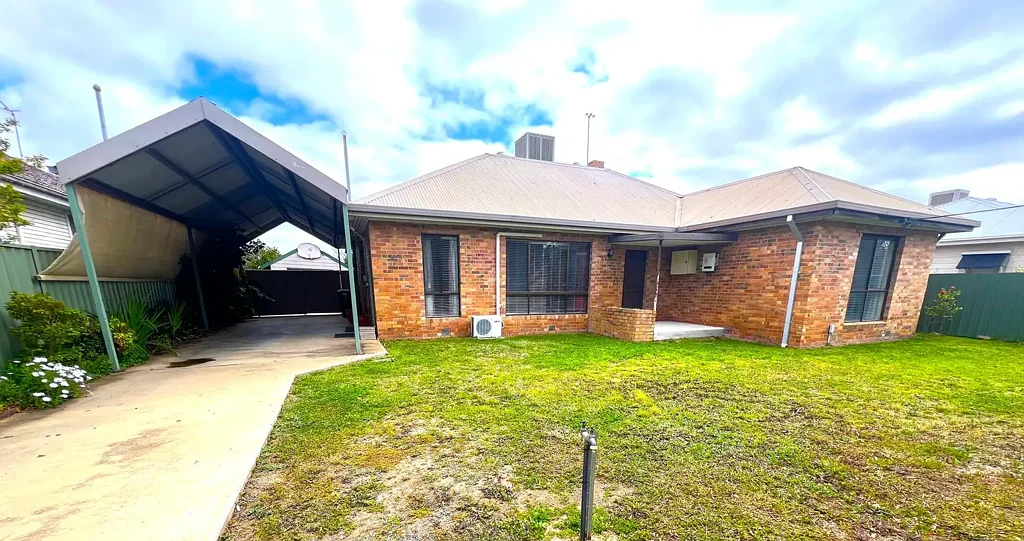 Deniliquin 3ਬੈੱਡਰੂਮ First Home or Investment in A1 Location