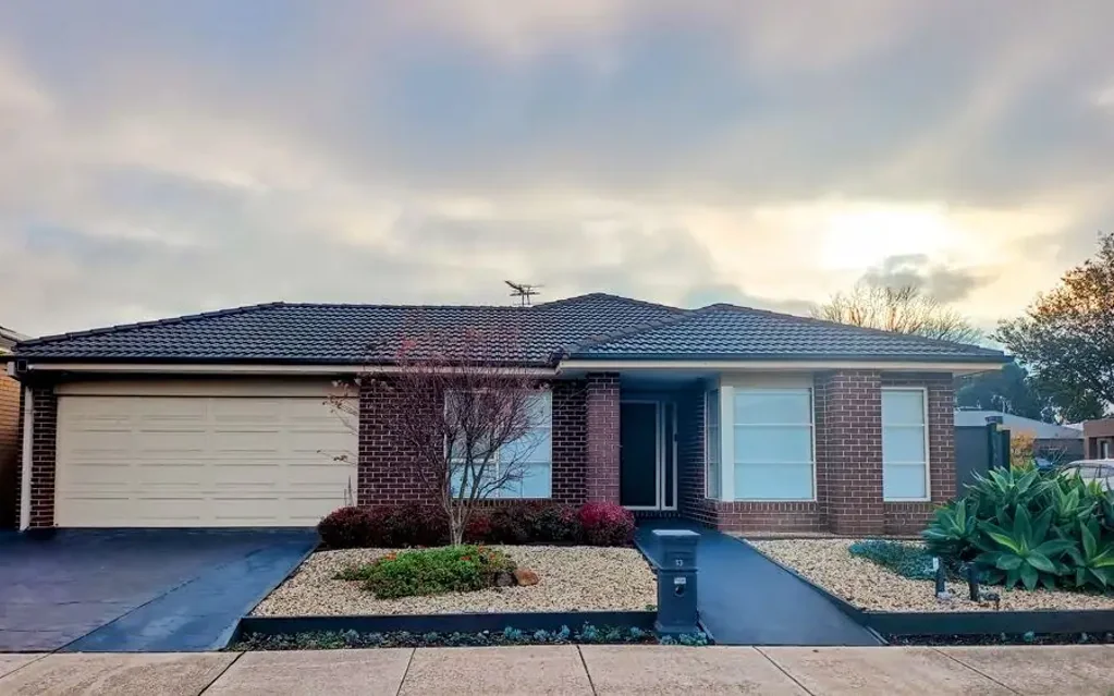Family Living in a Prime Craigieburn Location !