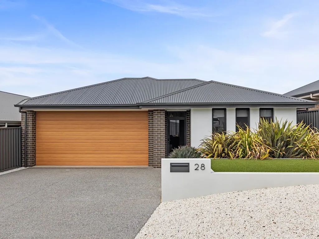 28 Royal Parade, Moana, SA 5169