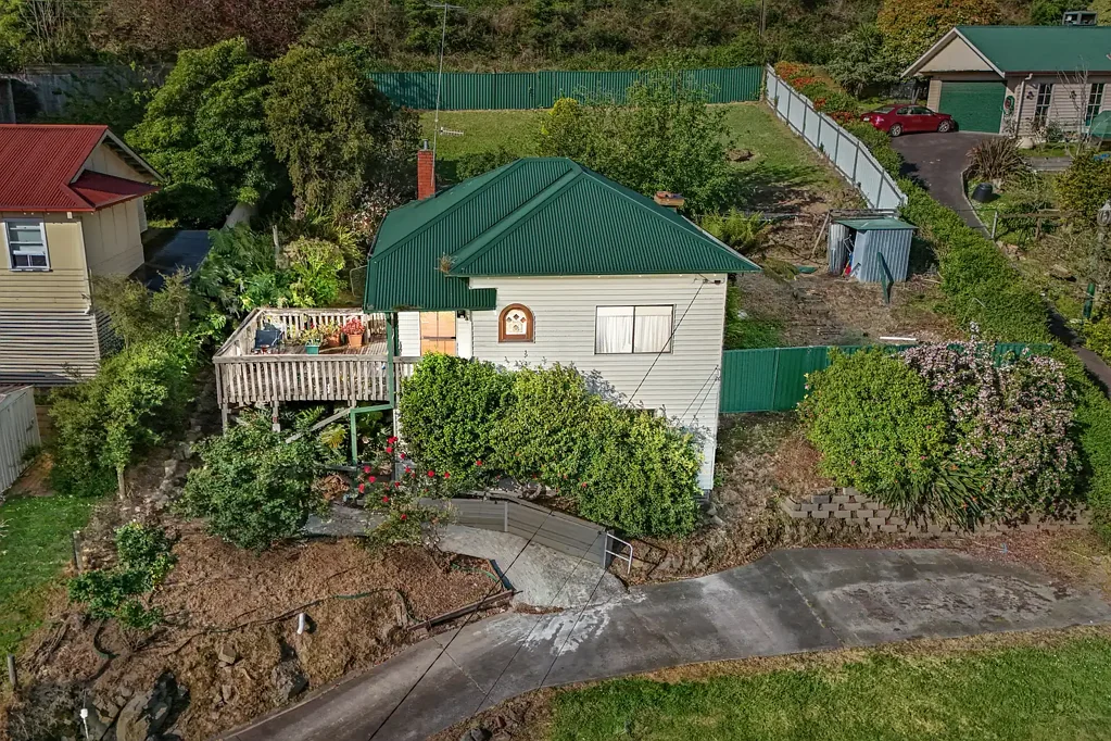 Upper Ferntree Gully 4कमरा Elevated, Flexible & Full of Character with Knockdown Potential