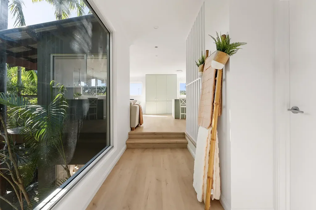 Currumbin Waters 5 Bedroom Expansive Entertainer with Striking Coastal Renovation