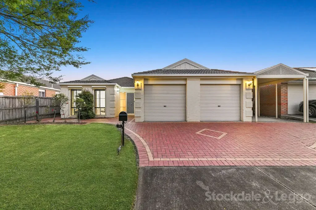 Narre Warren South 4ห้องนอน An Immaculate Family Residence with Exceptional Space & Entertaining