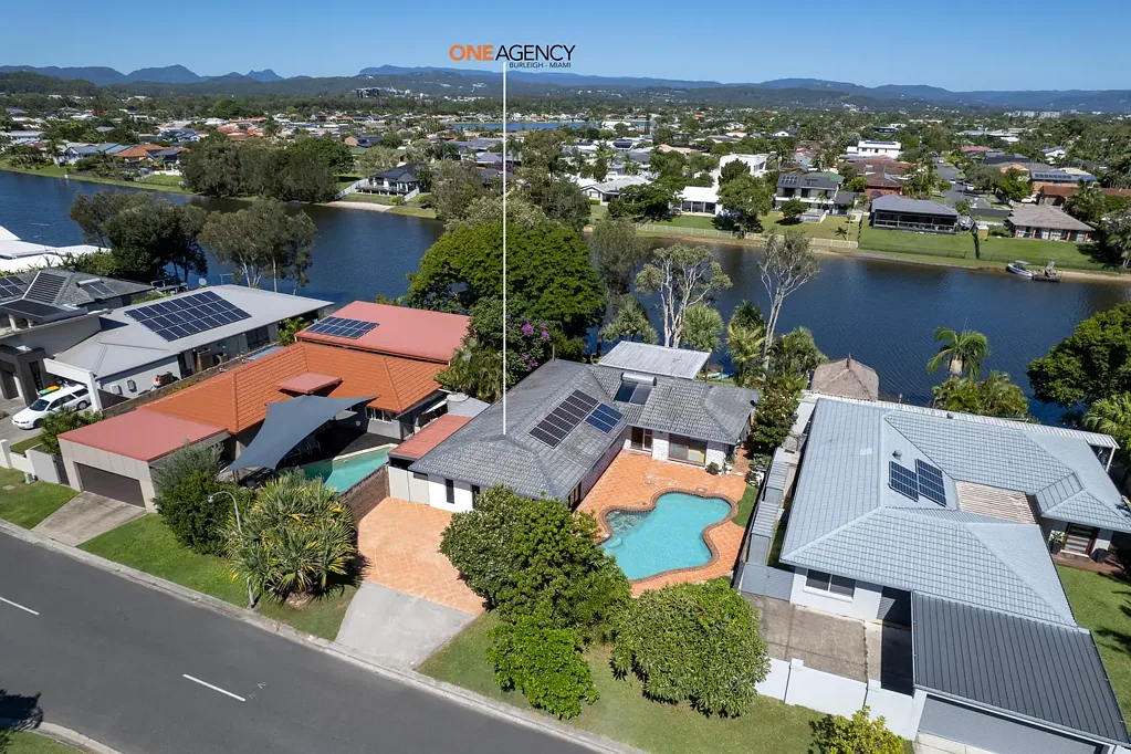 Burleigh Waters 3غرفة نوم Prime Burleigh Waterfront – Lifestyle, Location & Future Opportunity