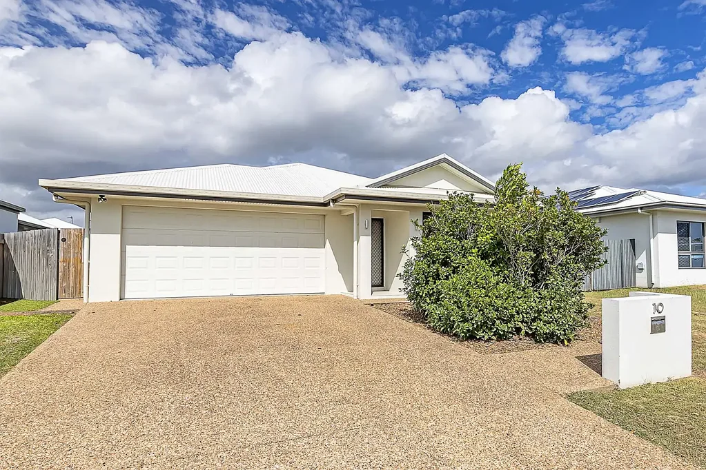 Mount Low 4 Bedroom Easy-Care Family Home with Modern Comforts in a Prime Convenient Location!