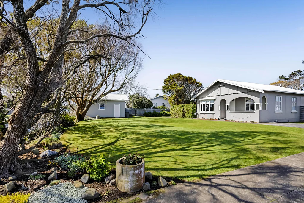 Opunake 4 Bedroom THE BEST OF BOTH WORLDS