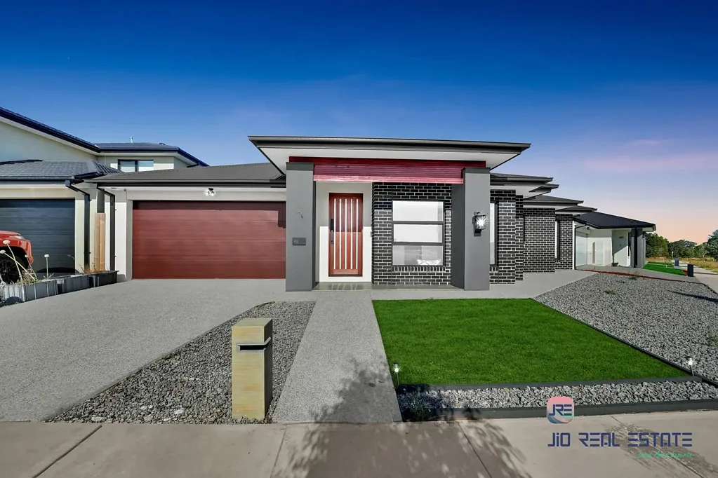Deanside 4غرفة نوم Creek-Facing Family Luxury in Prime Deanside Location