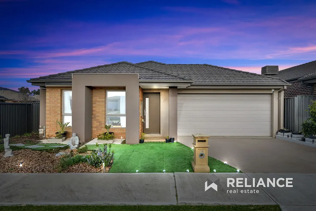 Love Where You Live – 4BR Gem in Willandra Estate!