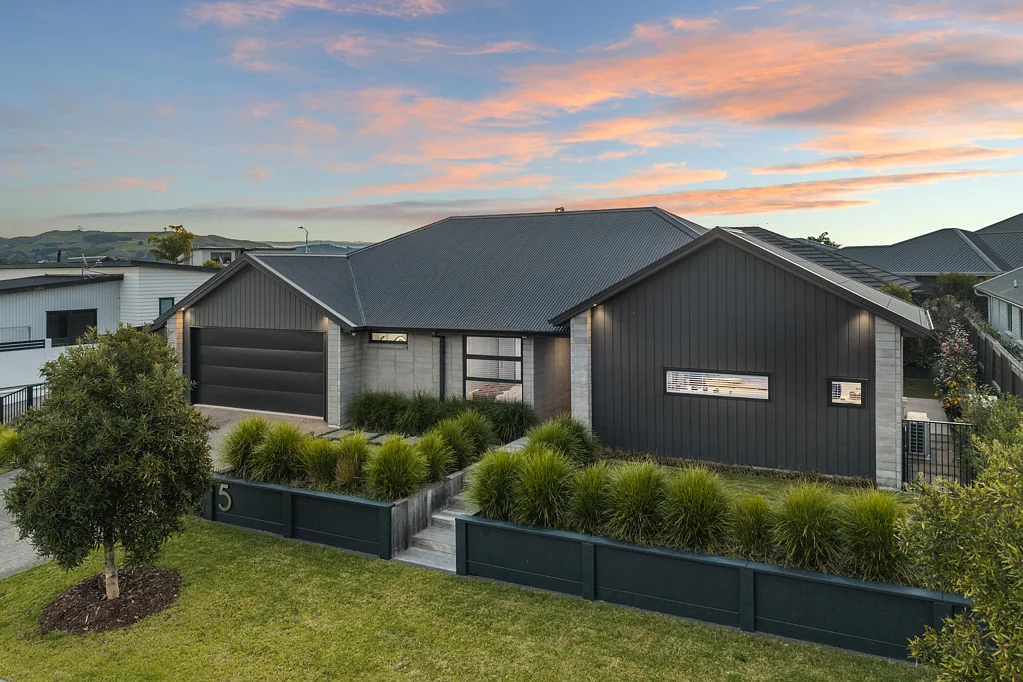 Papamoa 3 Bedroom Versatile Living - Studio Unit Attached