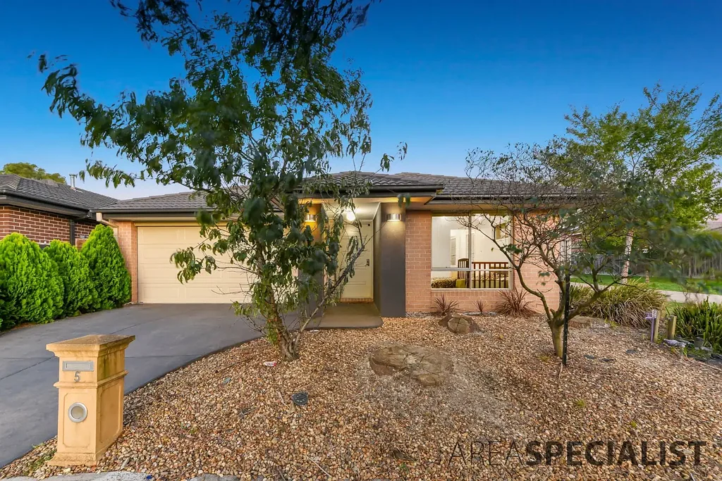 5 Amara Grove, Lyndhurst, VIC 3975