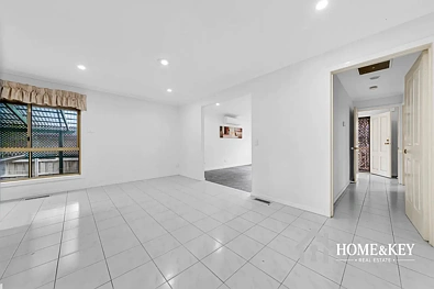 लिविंग रूम - 26A Bowman Drive, Mill Park, VIC 3082