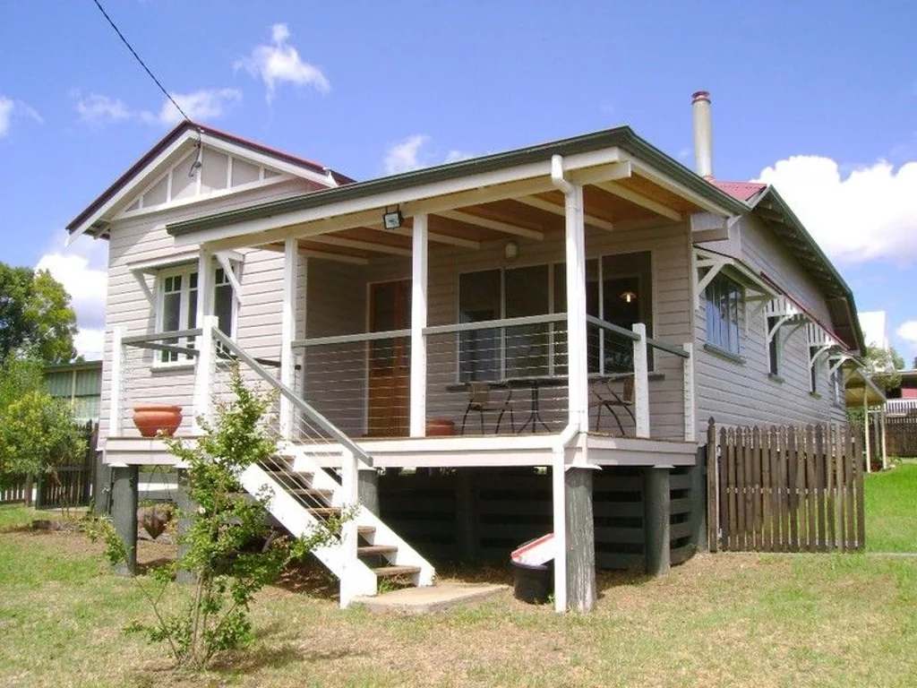 Charming 4 bedroom Home with River Views