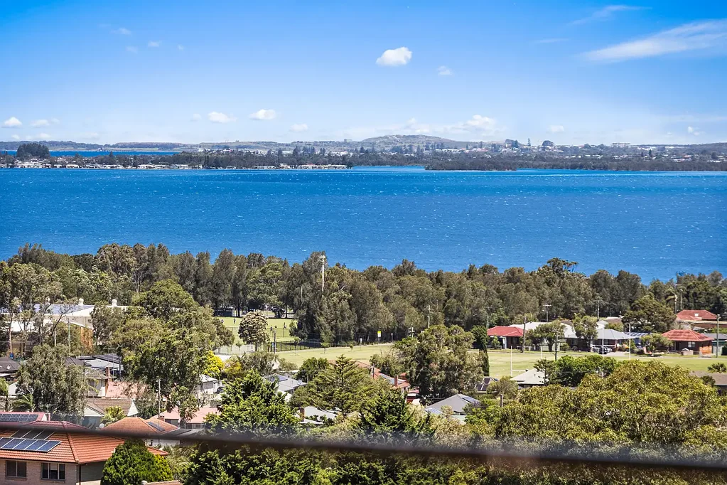 Berkeley 4침실 Escape to Serenity: Unwind in Your Lakeview Home with a Resort-Style Backyard!