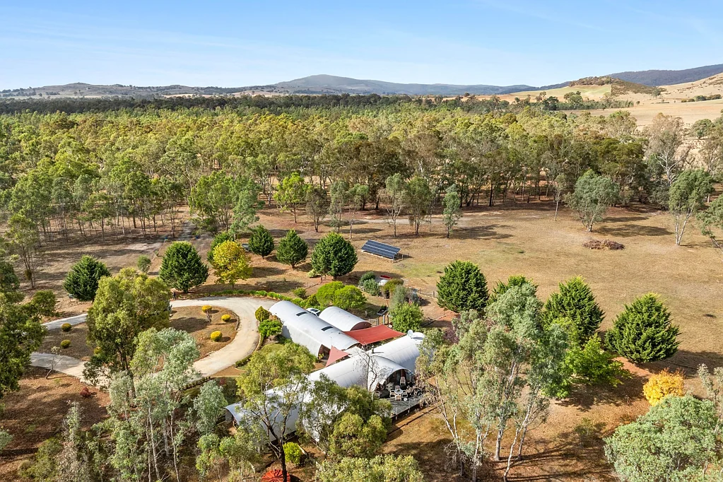 Elmhurst 3 Bedroom Fantastic Lifestyle Property - 13.5 Acres