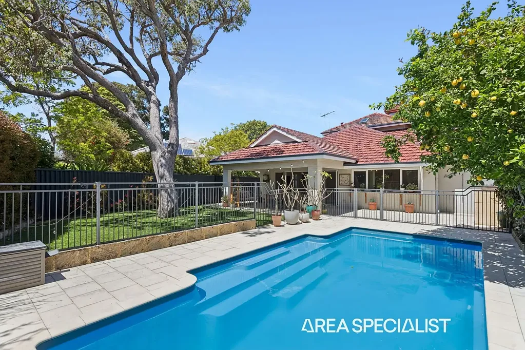 Floreat 4房  MODERN FAMILY LIVING IN MUCH-LOVED FLOREAT POCKET
