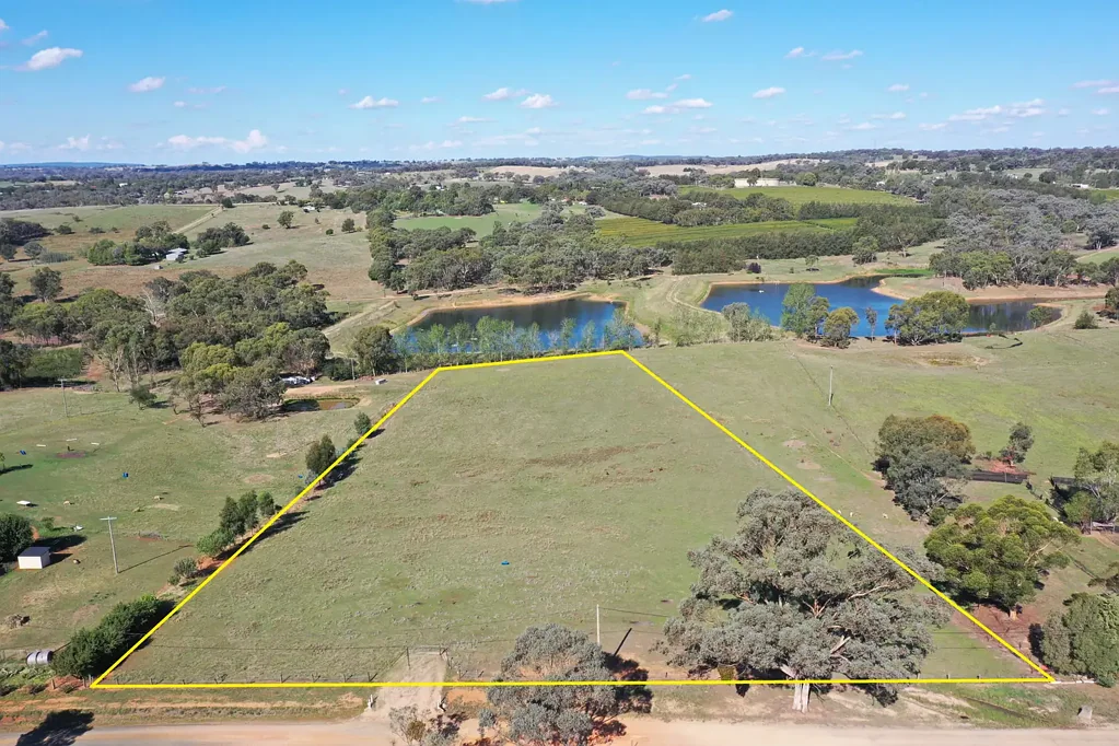 Young An Affordable & Elevated 5 Acres towards Wombat