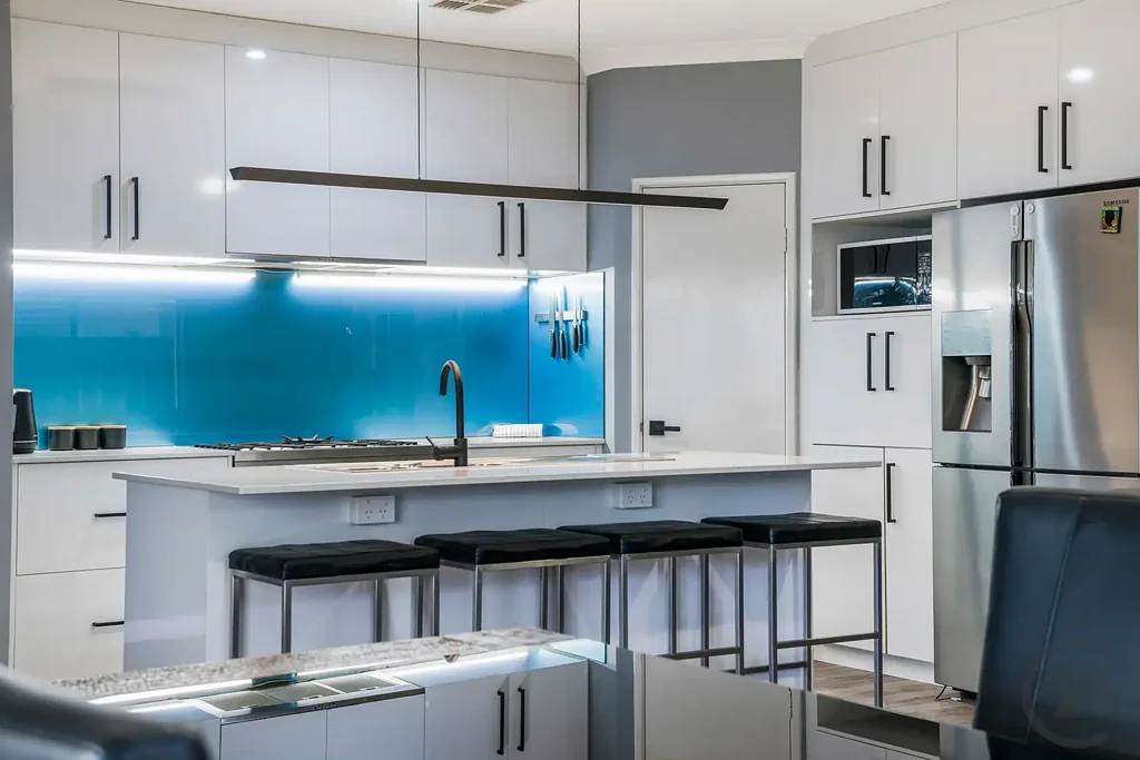 Karnup 4ਬੈੱਡਰੂਮ Modern Family Living Opposite the Park