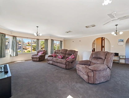 12 Vineyard Row, Swan View, WA 6056, 3 slaapkamers, 2 badkamers, House