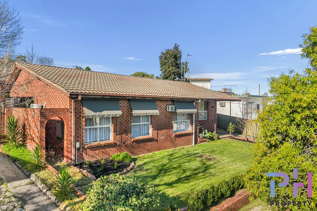 Golden Square 3房  Fully Renovated, Private Garden & Moments from the CBD