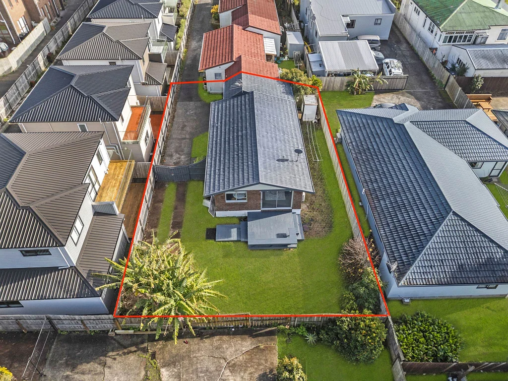 New Lynn 3Phòng ngủ Single level opportunity!