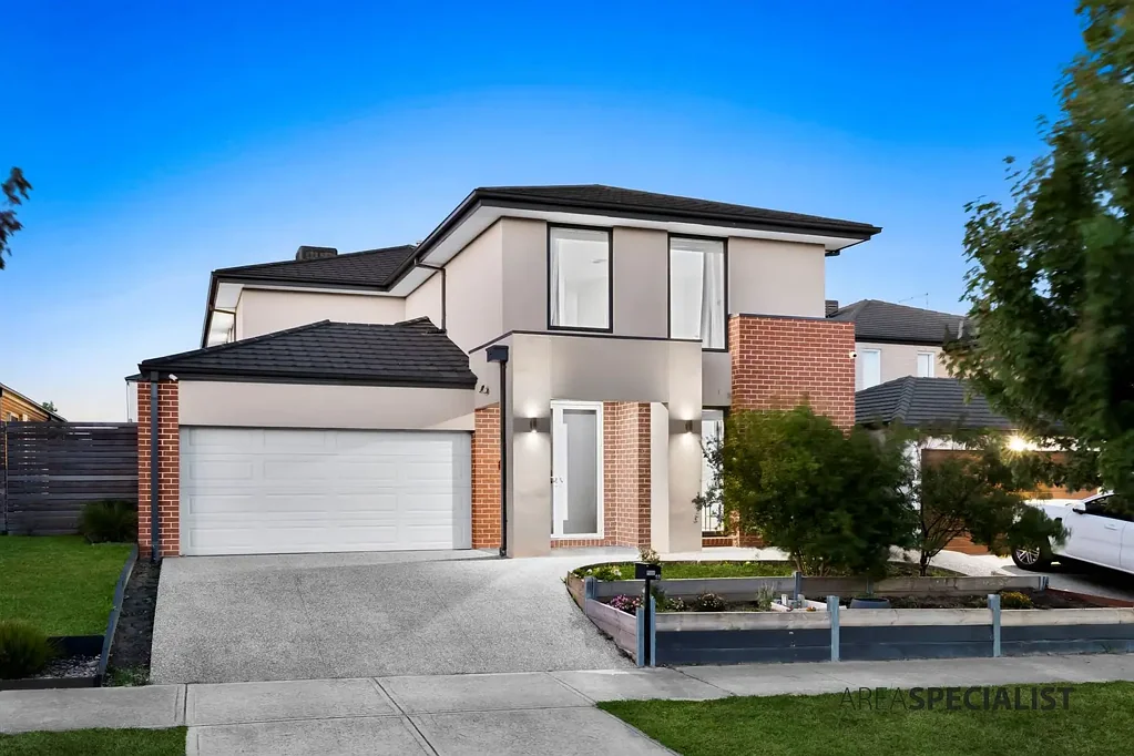 18 Graziers Crescent, Clyde North, VIC 3978