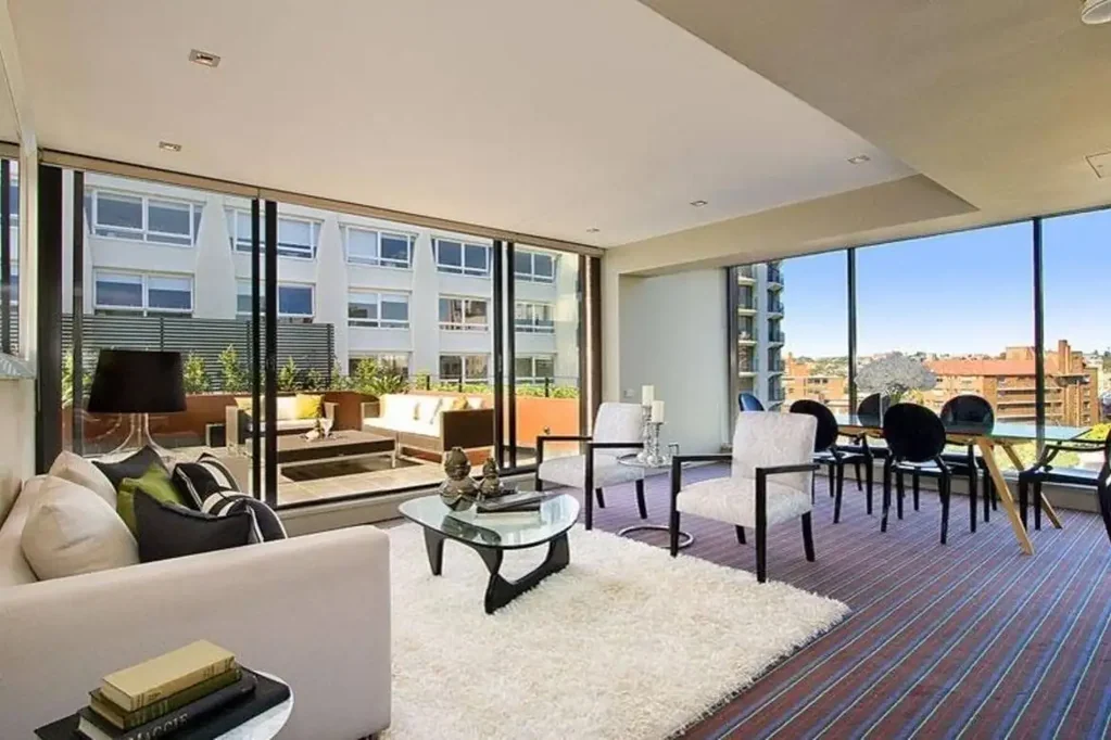 FANTASTIC 2 LEVEL APARTMENT WITH HUGE ENTERTAINER TERRACE