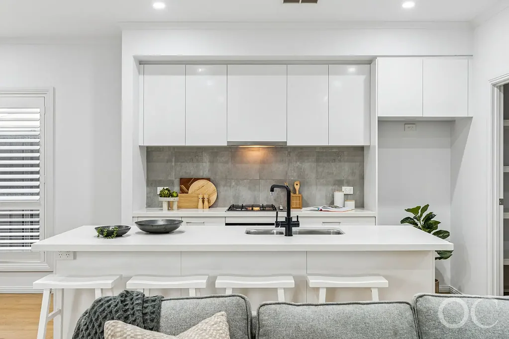 Findon 3Habitaciones Open the Door to Modern Courtyard Living in a Prime Findon Location