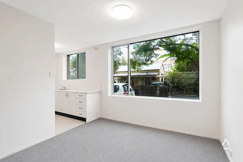 Freshly Painted and Very Comfortable One Bedroom with Carspace