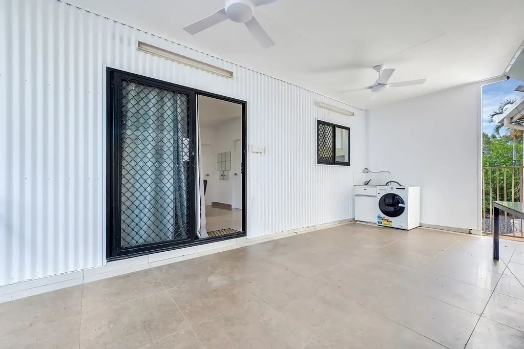 🏡 Fully Furnished 2-Bedroom Granny Flat in Safe & Convenient Jingili!