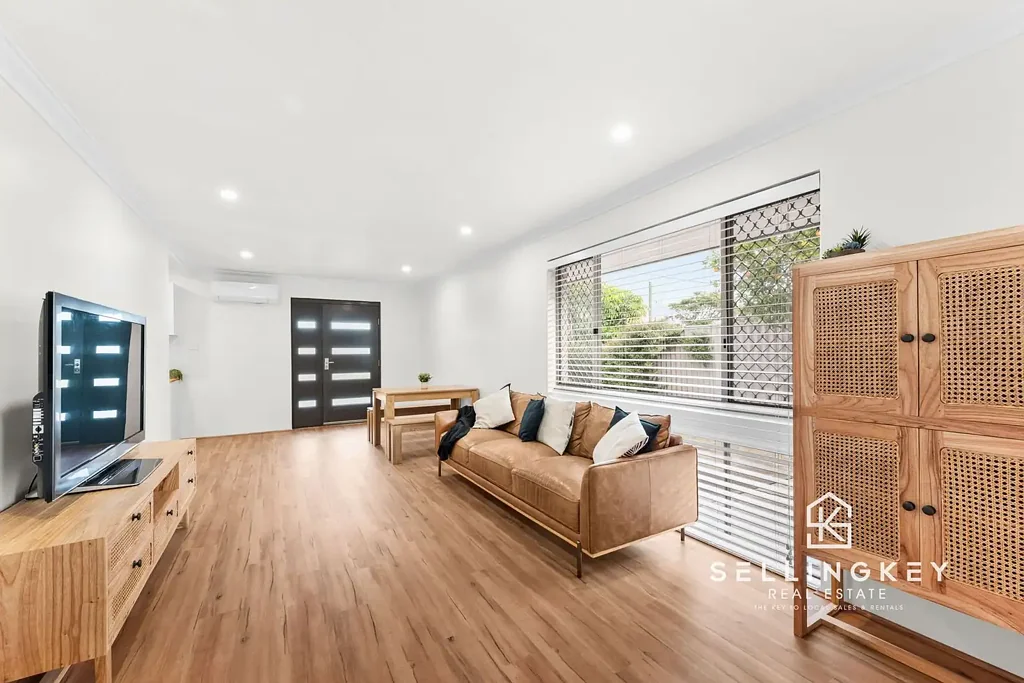Thornlie 4房  Spacious Family Living + 2 Toilets – Incredible Outdoor Space!