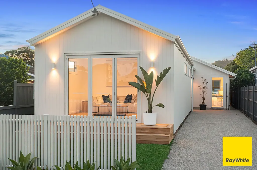 Umina Beach 4कमरा Stunning Coastal Retreat: A Rare Opportunity