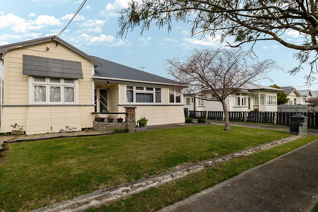Feilding 3 Slaapkamer Vendors Have Bought - Must Sell!