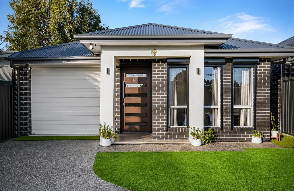 Morphettville 4房  Contemporary Family Home Set-Up for All-Season Entertaining.
