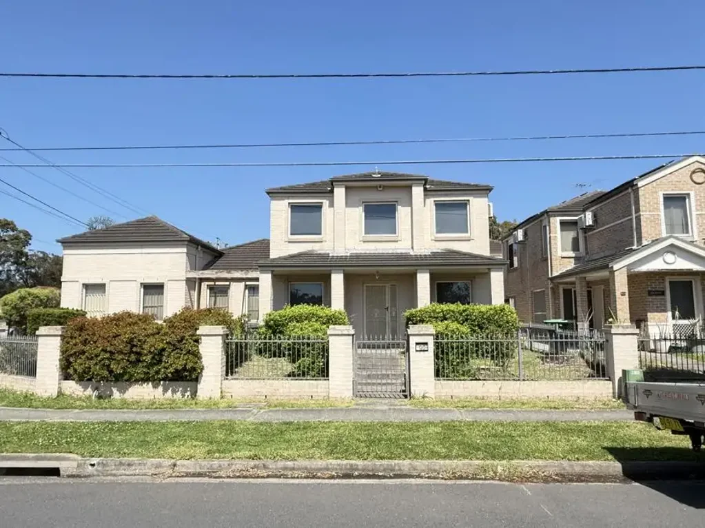 Spacious 4 bedrooms family home
