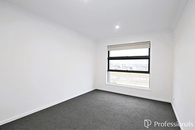 14 Rodway Walk, Tarneit, VIC 3029, 5 Bedrooms, 2 Bathrooms, Townhouse