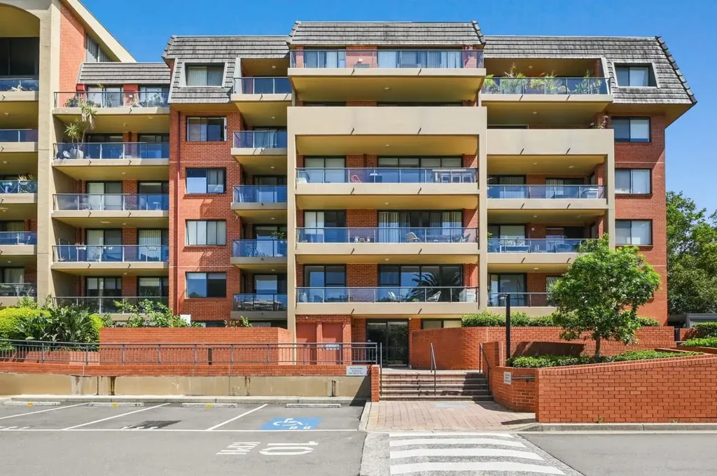 Spacious modern two bedroom security apartment...