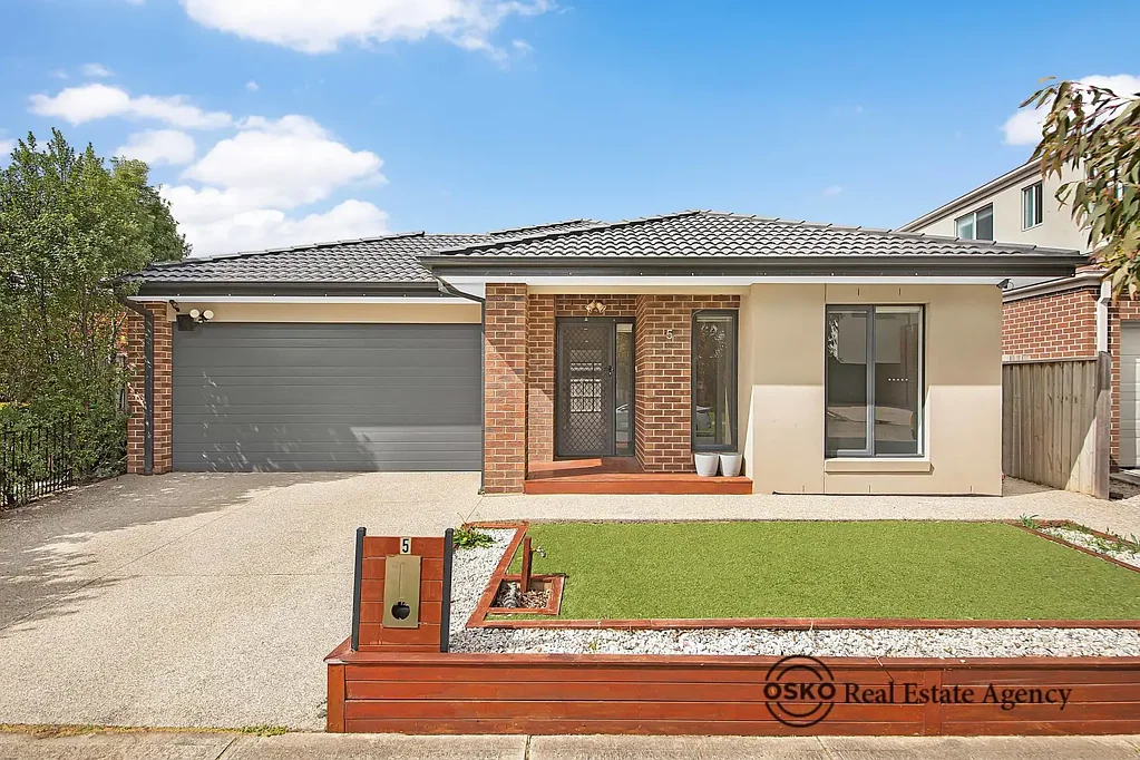 Point Cook 3બેડરૂમ Well-Maintained Family Home in the Heart of Featherbrook Estate, Point Cook