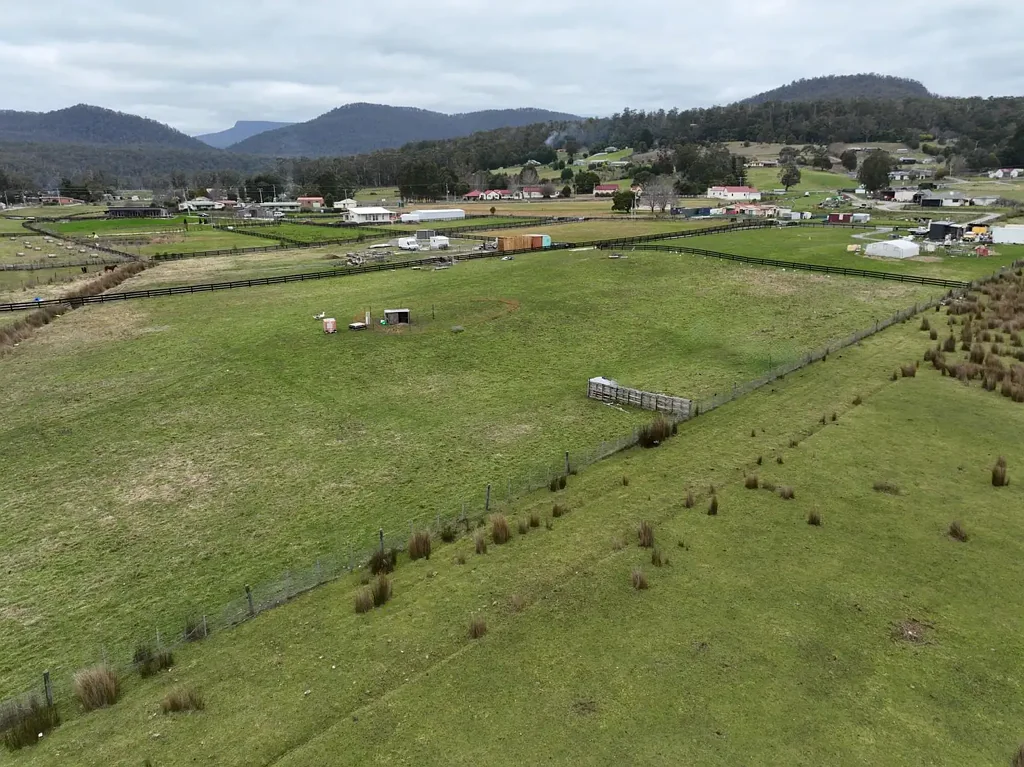 Meander  Breathtaking mountain and rural views