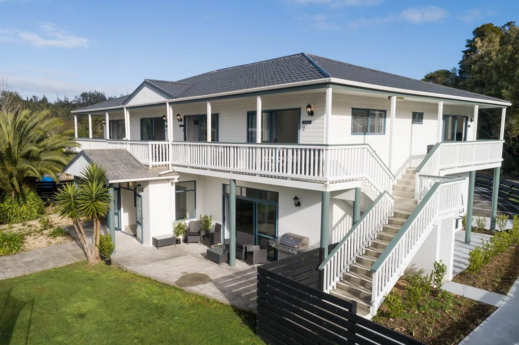 Fully Furnished Unit - Close to beach