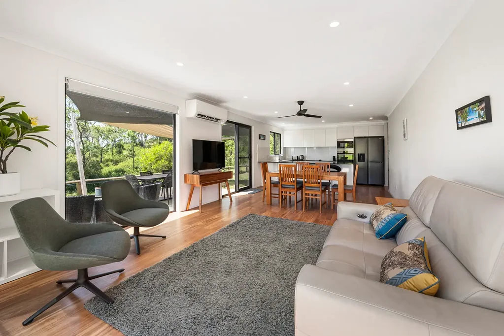 Beautiful Fully Furnished Granny Flat on the Escarpment with Stunning Valley Views
