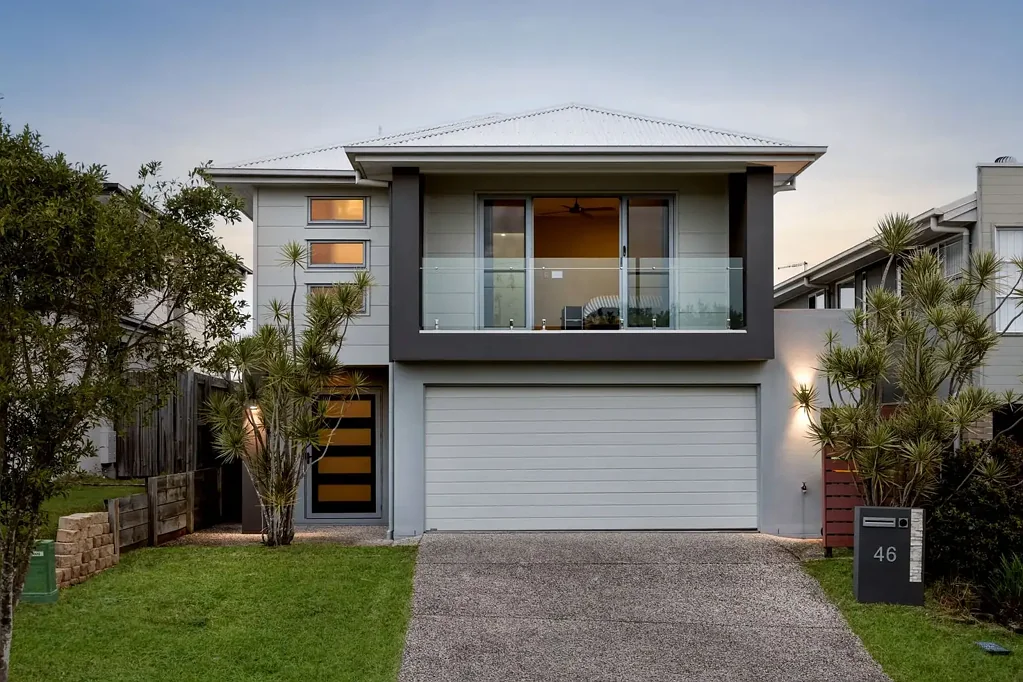 Mango Hill 4房 Mango Hill现代四房 宽敞多区 山景太阳能 双车库近商圈 Stylish Double-Storey Family Home in Prime Mango Hill Location