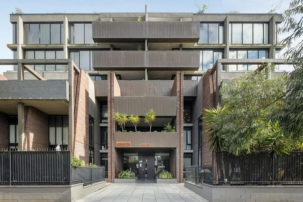 Spacious 3 Bedroom Apartment in Port Melbourne