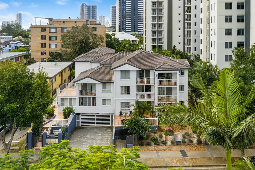Surfers Paradise 1 Bedroom AUCTION - Ground Floor Apartment In Surfers Paradise
