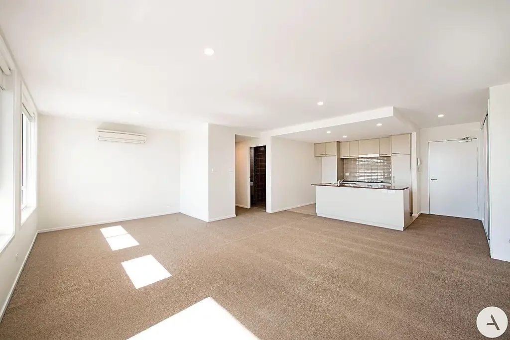 Sleek 2 bedroom unit in an ideal location