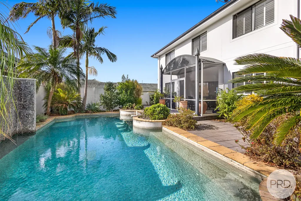 Corlette 3房  Low Maintenance, Stunning Water Views & Private Pool