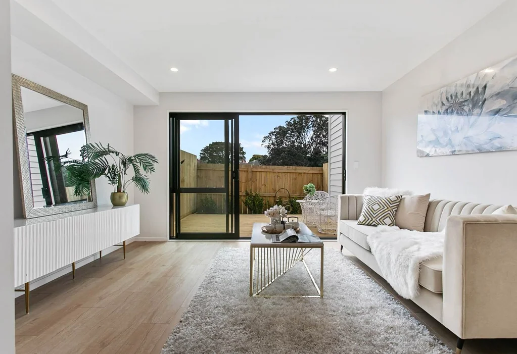 A 3 bedrooms 2.5 bathrooms newly townhouse located in the thriving community of Panmure.