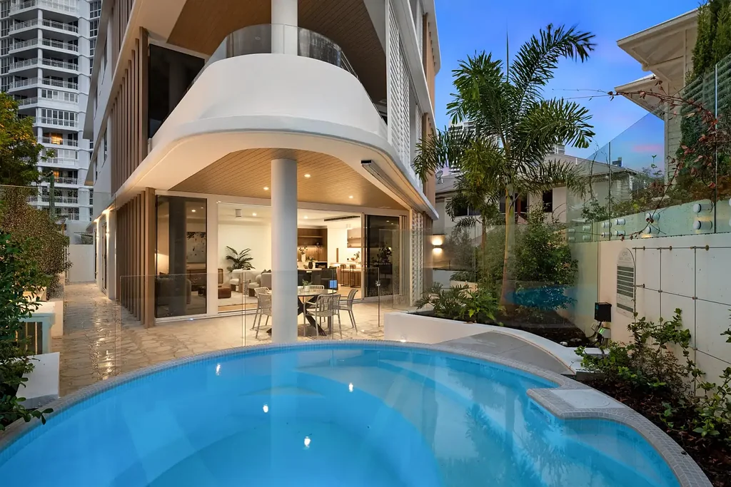 Main Beach 3房  Refined Coastal Living in Exclusive Main Beach