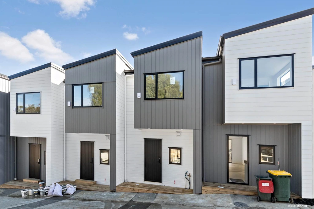 Two bedrooms two bathrooms townhouse is availa...